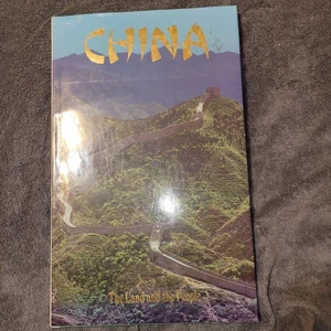 China The Land and the People 1989 Illustrated Hardcover Singapore - Foto 1 di 2