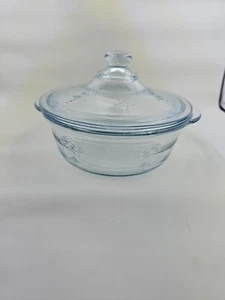 Vintage Anchor Hocking Fire King 1-1/2 qt casserole with lid - Picture 1 of 4