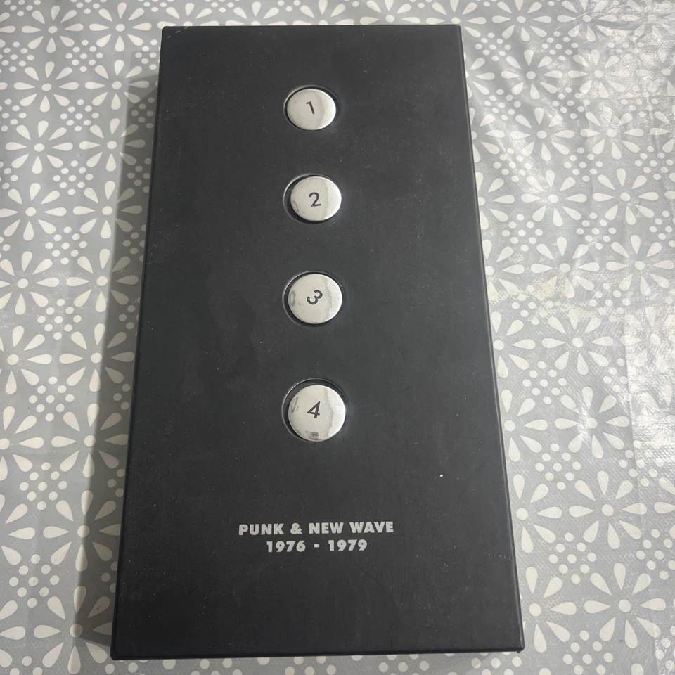 1234 PUNK and NEW WAVE 1976-1979.      Universal 5 cd collection Foto 1 de 4