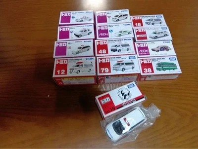 Juego de 13 coches Tomica ambulancia, vehículo de rescate, vehículo comercial, conducción Foto 1 de 4