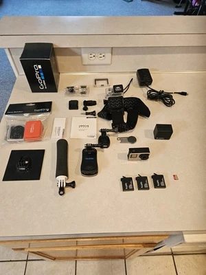 Câmera de ação GoPro HERO4 com MUITOS acessórios GO PRO HERO 4  - Imagem 1 de 4