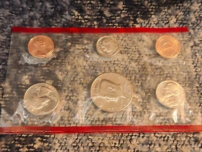 1993 U.S. Denver Mint Uncirculated Set with Treasury Token - Image 1 of 2