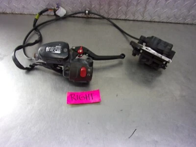 956 A TRIUMPH BONNEVILLE 800 2004 OEM INTERRUPTOR DE MANILLAR DERECHO CON BOMBA DE FRENO Foto 1 de 4