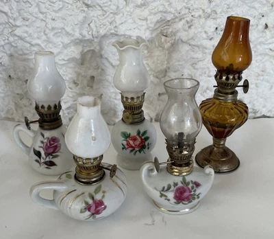 DINETTE POUPEE lot de 5 lampes à pétrole miniature anciennes/7534V8 - Immagine 1 di 4