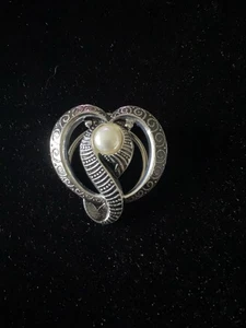 Vintage West Germany Infinity Heart Clip -  Silver Tone w/ Faux Pearl - Picture 1 of 5