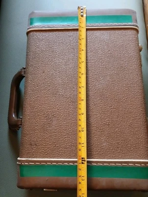 Estuche rígido Fender Tweed, cuero sintético tostado de mediados de siglo con adornos verdes  Foto 1 de 4