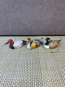 3 Vintage Miniature Duck Decoy Figurines Hanpainted 1980 Made Hong Kong - Picture 1 of 18