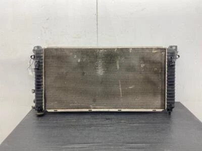 Chevy Suburban 1500 2015-2016 5,3 L motor radiador de refrigeración con paquete de remolque Foto 1 de 4