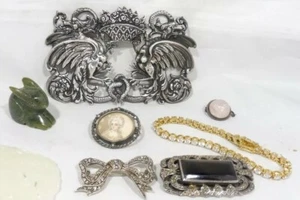 A LOT OF STERLING SILVER JEWELRY AND OTHER ODDITIES - Picture 1 of 8