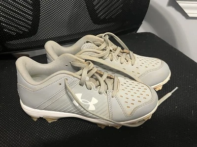 Zapatos y botines de béisbol y softbol Under Armour 3 EE. UU. para niños jóvenes Foto 1 de 4