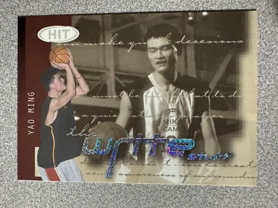 Tarjeta insertada de novato Sage Hit Yao Ming The Write Stuff 2002 #11 Rockets Salón de la fama Foto 1 de 2