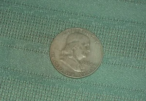 1954 FRANKLIN HALF DOLLAR 90% SILVER - Picture 1 of 4