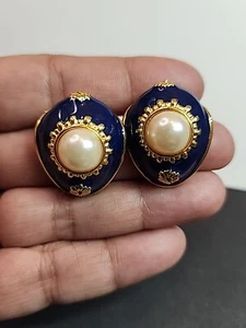 Boucles d'oreilles clips émaillé bleu Joan Rivers fausse perle ton or - Photo 1/10