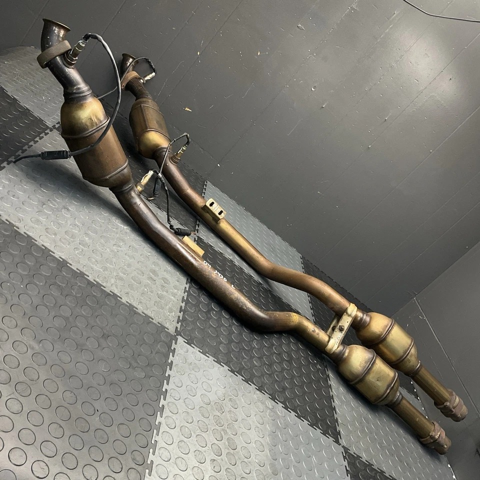 2003-2006 Mercedes S430 conjunto de pares conversor catalítico de escape com sensores O2 fabricante de equipamento original - Imagem 1 de 4