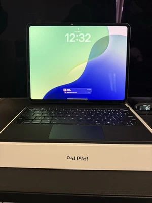 iPad Pro 13” 7th Gen 2024 M4 256GB Wi-Fi Space Black + Keyboard - Image 1 of 4