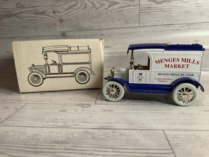 NUOVO ERTL 1917 MODELLO T FORD BANK CON CHIAVE MENGES MILLS MARKET 25 ANNI 1967-1992 - Foto 1 di 4