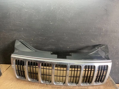 2005 2006 2007 Jeep Grand Cherokee Front Upper Grill Grille OEM r5480 DG - Image 1 of 4