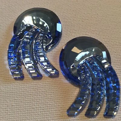 VINTAGE - 2 EXTRAVAGANTES CABUJONES DE CRISTAL ANTIGUOS AZUL ZAFIRO OPUESTOS (49/6)