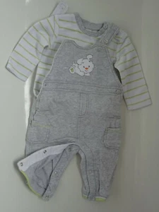 Baby Junge 2er Set Latzhose Hase grau + Langarm weiss/grün gebraucht Gr. 68 - Bild 1 von 5