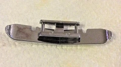 Un pie de cremallera estrecho 412-5657-45 se adapta a máquina de coser Viking Husqvarna para 1-7 Foto 1 de 4