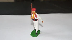 FIGURINE JIM MILITAIRE TIRAILLEUR ALGÉRIEN AU DÉFILE FUSIL SUR L’ÉPAULE - Picture 1 of 1