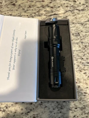 Linterna táctica recargable montada en riel Picatinny OLIGHT Odin 2000 lúmenes  - Imagen 1 de 4