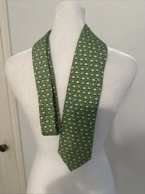 "Corbata alta 100 % seda verde pescado taco 66"" larga usada en excelente estado Vineyard Vines para hombre" Foto 1 de 4
