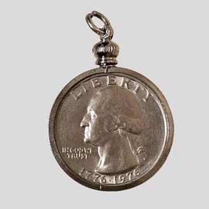 Colgante moneda cuarto bicentenario 1776-1976 baterista niño conmemorativo vintage - Imagen 1 de 3