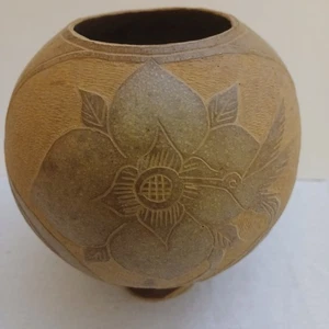 Hand Carved Coconut Etched Hummingbird Vase Jamaica With Base Floral 16 oz - Picture 1 of 10