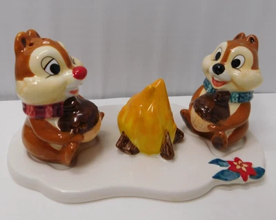 Salero y pimentero Chip and Dale camping fogata de vacaciones parques Disney Foto 1 de 4