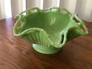 VINTAGE WESTMORELAND GLASS LACY EDGED MINT GREEN BOWL - Picture 1 of 6