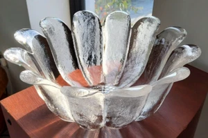 Vintage Dartington Pressed Glass Daisy Sunflower Bowl 8.75" x 3.5" - Picture 1 of 5