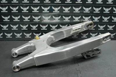 Honda CR125R 2005 05-07 OEM basculante brazo oscilante suspensión 52200-KSR-710 ¡Bonito! Foto 1 de 4