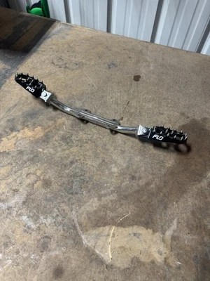 HONDA CRF50F XR50R HD FOOT PEG MOUNT W PEGS - Bild 1 von 4