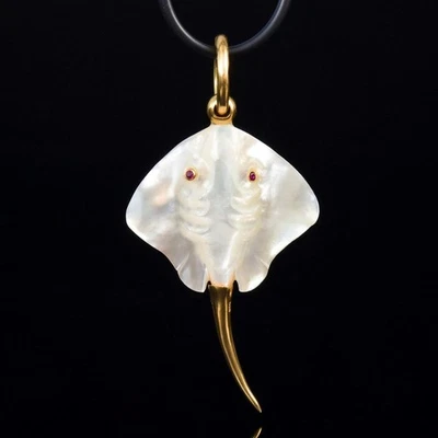 Stingray Pendant Mother-of-Pearl Ruby Eyes Gold Vermeil Sterling Silver 6.28 g - Image 1 of 4