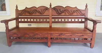 Banco de madera grande (6+ pies) vintage tallado rústico comprado en la década de 1960 Foto 1 de 4