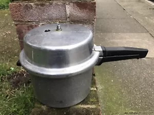Vintage Prestige Aluminium 4.5 Litre Pressure Cooker + Divider Baskets - Picture 1 of 8