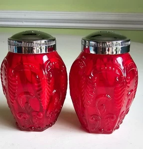 Set of 2 Fenton Red Spatter Glass Salt Pepper Shakers 1993 - Picture 1 of 22