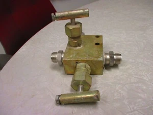 Hex Valve HM591S3331412 1/2" 2-Valve Static Pressure Manifold 6000 psi *USED* - Picture 1 of 8