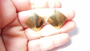 Pendientes firmados con clip de metal texturizado línea en tono dorado Napier de colección - Imagen 1 de 3