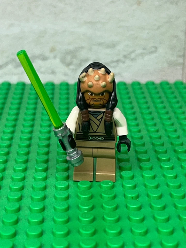 LEGO Star Wars Eeth Koth Minifigure Green Lightaber 7964 - Image 1 of 1