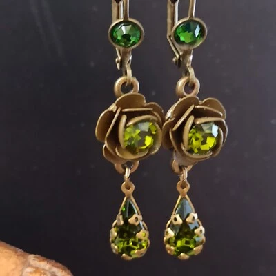 Pendientes Michal Negrin Verde Oliva 3D Rosa Flor Esmalte Con Cristales Swarovski Foto 1 de 4