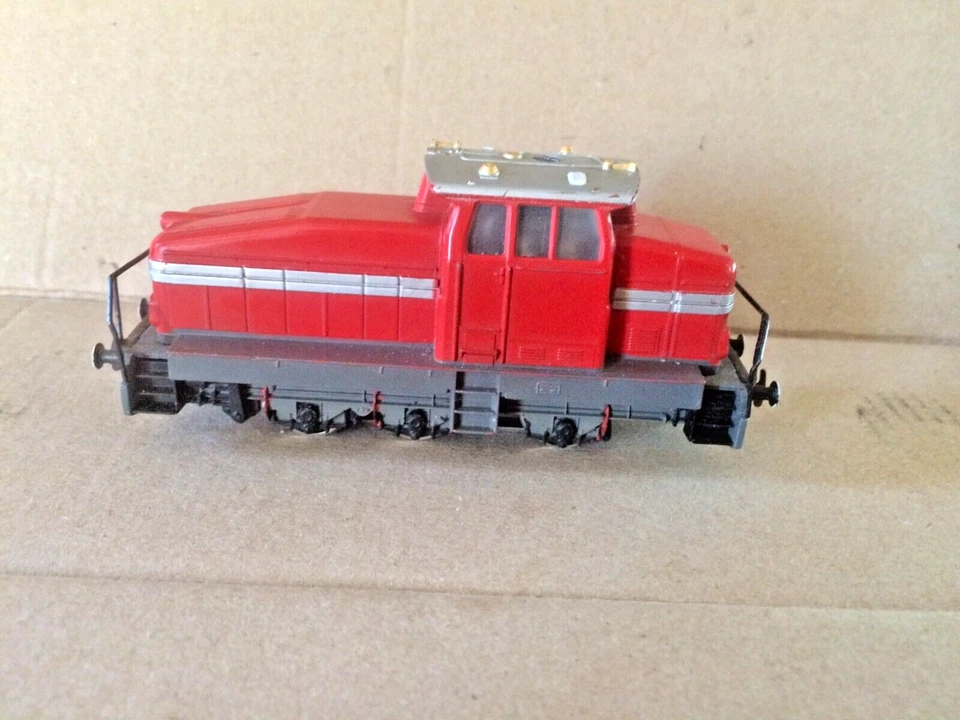 Locotracteur Marklin très . 3 rails, puissantes  avec trois wagons HO - Photo 1/4