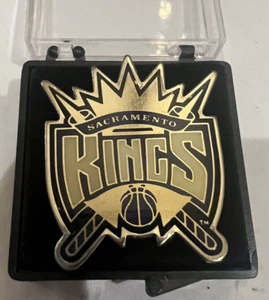 NBA SACRAMENTO KINGS BASKETBALL TEAM ANSTECKNADEL IM ETUI LIMITED EDITION OF 500 - Bild 1 von 3