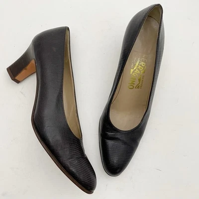 Zapatos de salón Salvatore Ferragamo vintage para mujer 9 AA Italia marrón textura cuero tacón mediano Foto 1 de 4