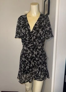 Francescas Size Medium Mi Ami Dress Black & White Short Sleeve Wrap V Neck NWT - Picture 1 of 10