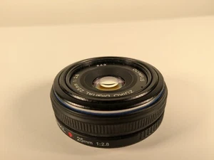 Olympus Digital 25mm f2.8 Zuiko 4/3 - Picture 1 of 3