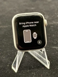 Apple Watch Series 4 40 mm Silver Aluminum GPS WiFi Unlocked A1975 - Picture 1 of 12