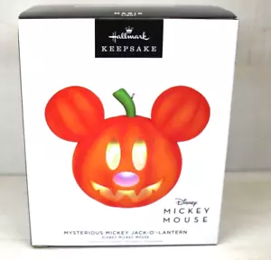 NUOVO Hallmark Disney Mysterious Topolino Jack-O'-Lantern Halloween ornamento - Foto 1 di 5