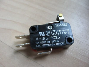 Omron Micro Limit Switch V-155-1C25 with 1/2" Roller Lever 15A 125/250VAC #E66E - Picture 1 of 8
